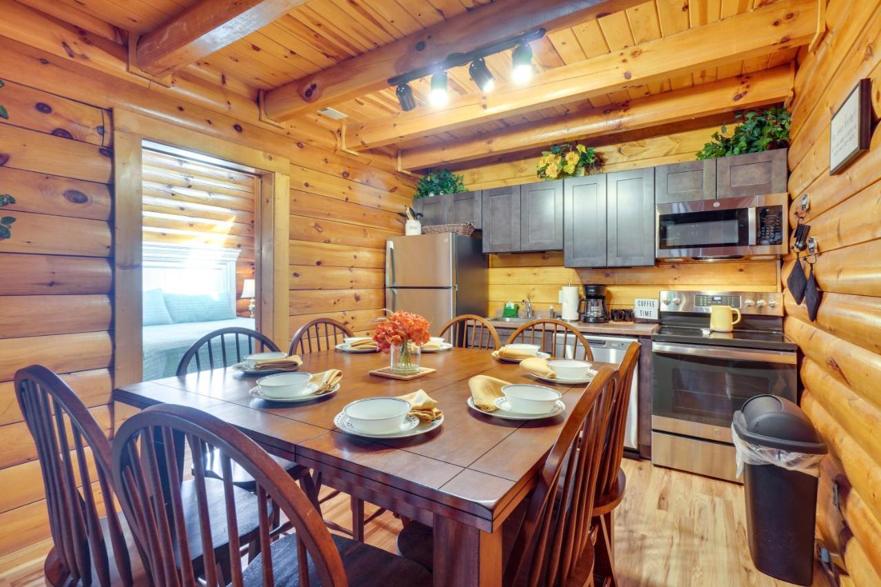Lovely Gatlinburg Cabin With Private Hot Tub! Екстер'єр фото