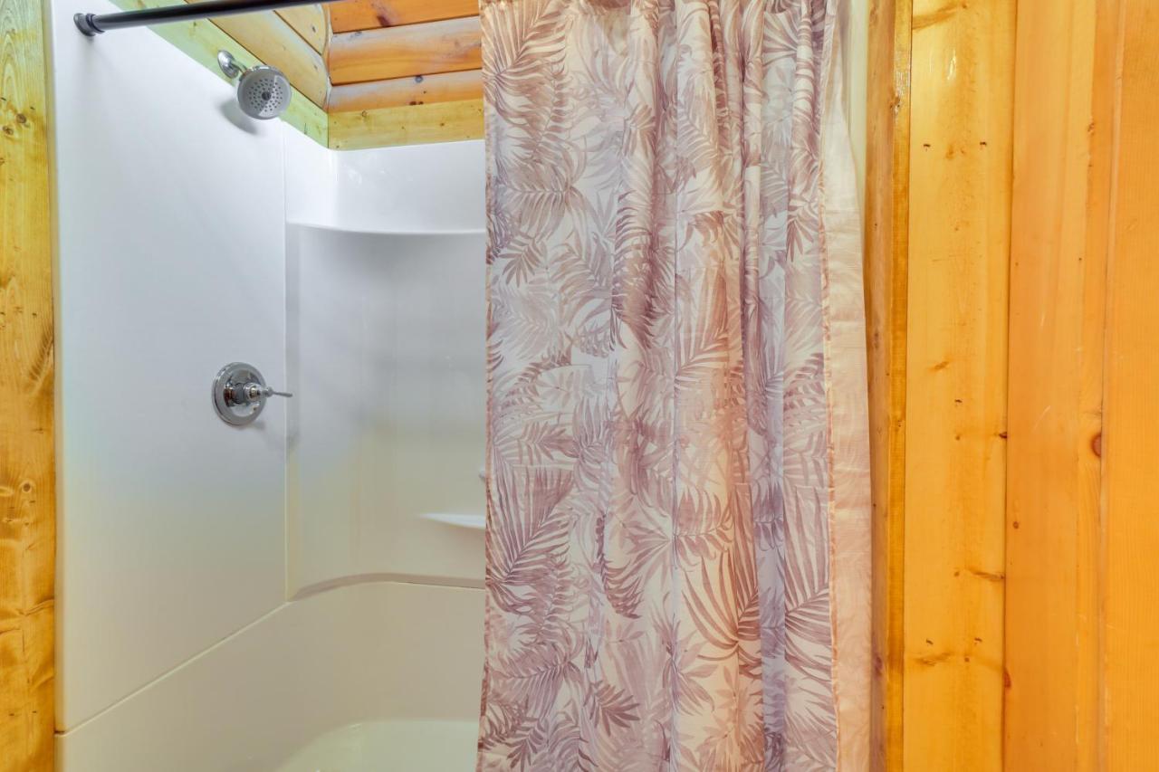 Lovely Gatlinburg Cabin With Private Hot Tub! Екстер'єр фото