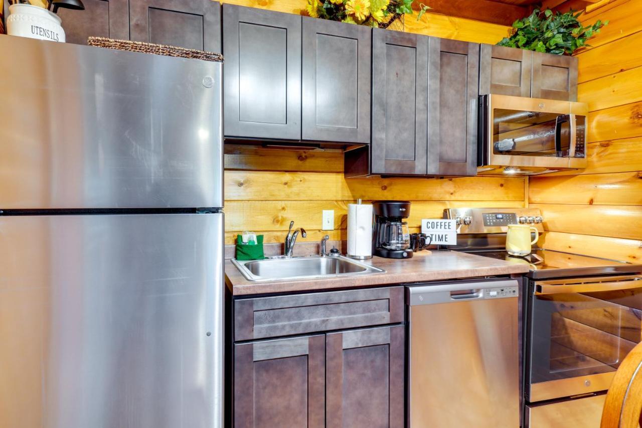 Lovely Gatlinburg Cabin With Private Hot Tub! Екстер'єр фото