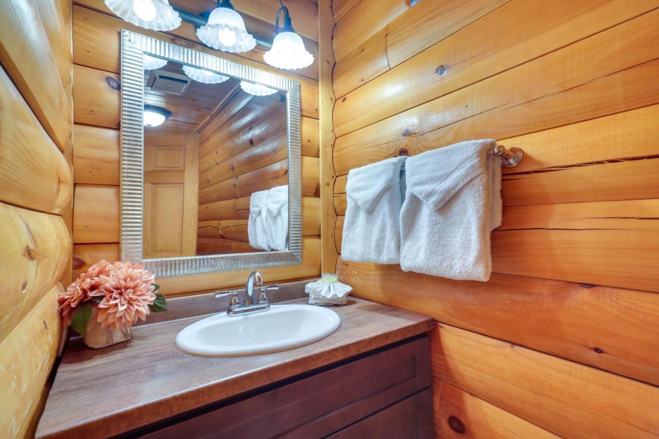 Lovely Gatlinburg Cabin With Private Hot Tub! Екстер'єр фото