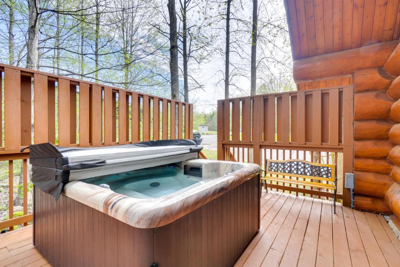 Lovely Gatlinburg Cabin With Private Hot Tub! Екстер'єр фото